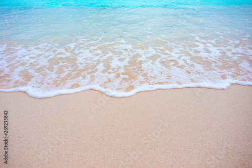 Soft wave and beautiful beach © Thanakorn Thaneevej