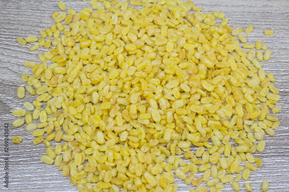 Obraz premium Close up of peeled split mung bean