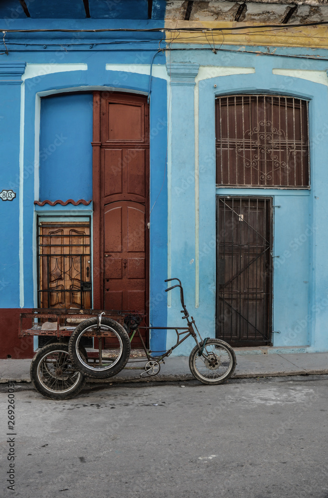 door in old house, transportbike, Cuba, Habana, Transport