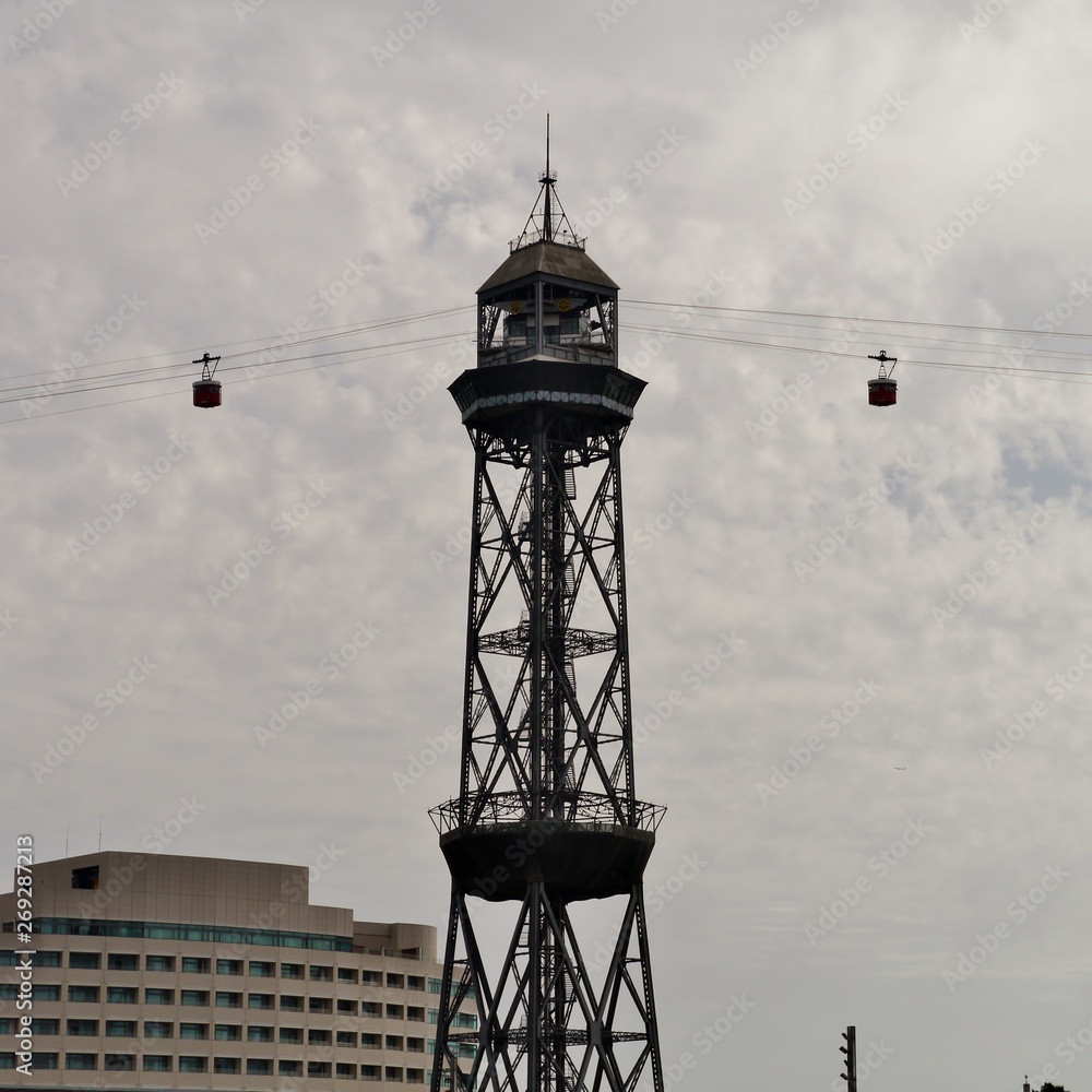 Funkturm mit Seilbahn in Barcelona Funkturm mit Seilbahn in Barcelona