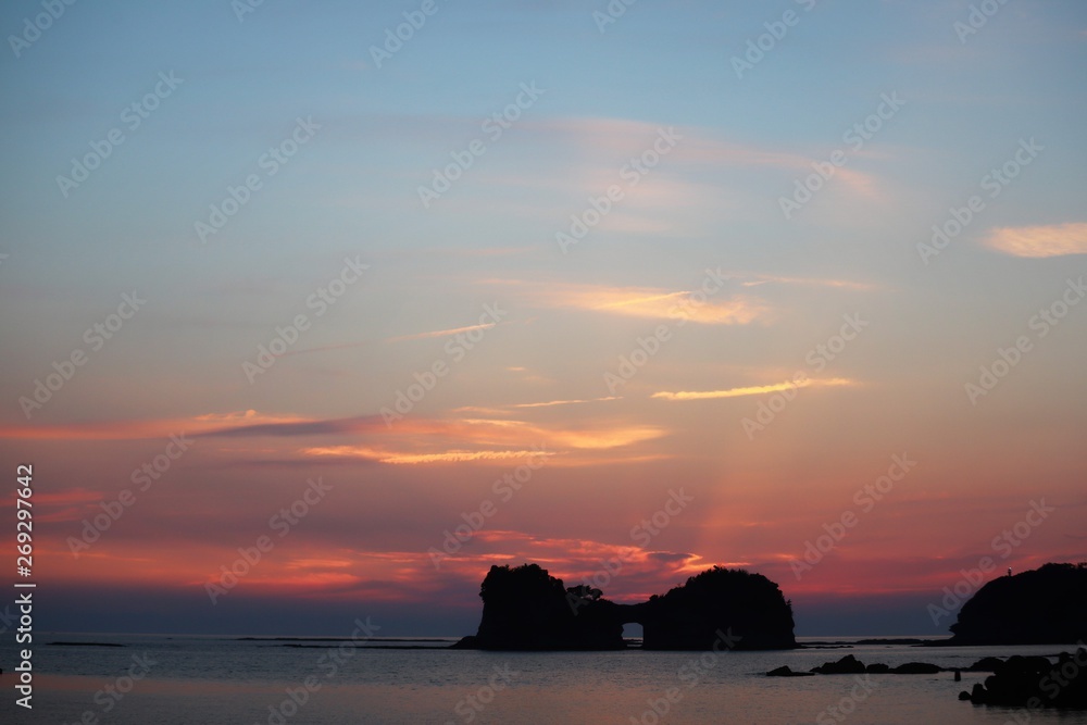 円月島に沈む夕日