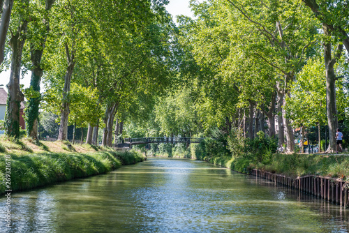 Fototapete Summer look on Canal du Midi canal in Toulouse, southern Franc