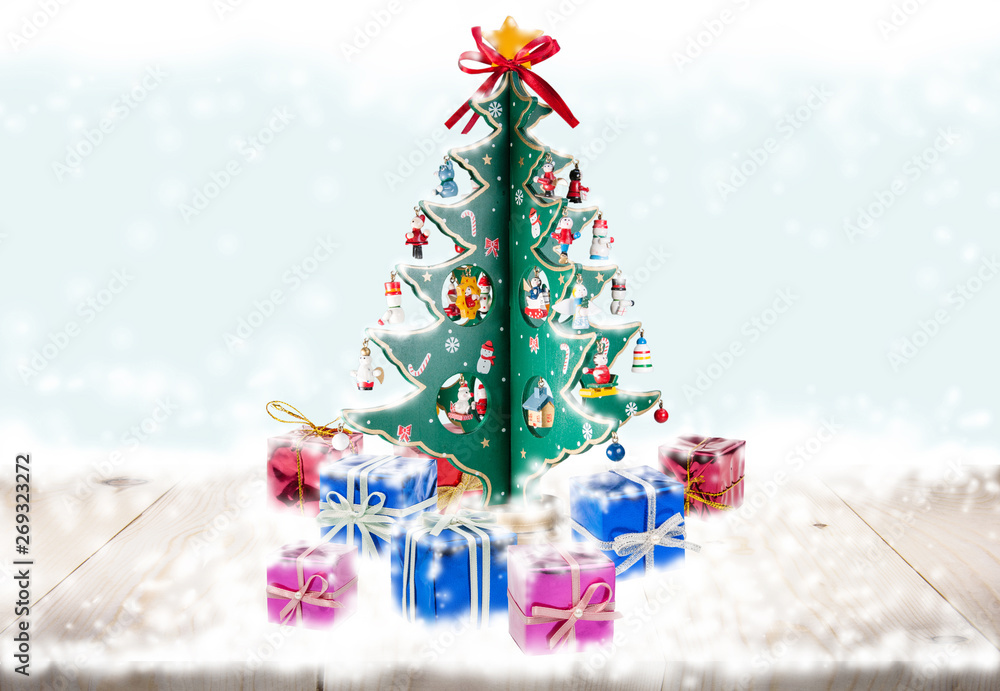 Obraz premium Christmas tree and gift box snow white