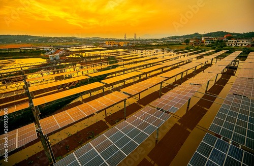 Obraz na plátně Fishing light complementary solar photovoltaic panel in aerial photography