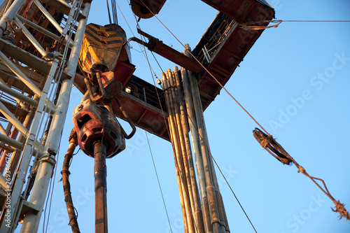 hook on hook hooked square for drilling well under oil and gas