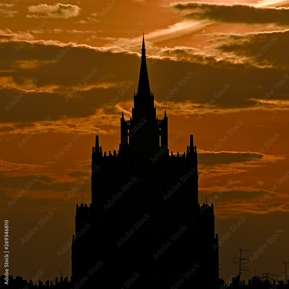 sunset sur une tour moscovite