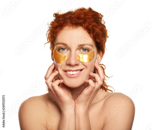 Beautiful redhead woman wit...