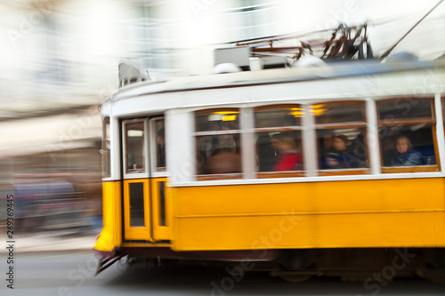 Tranvía. Barrio Chiado. Ciudad de Lisboa, Portugal, Península Ibérica, Europa