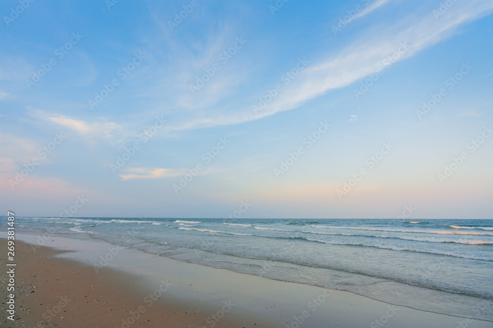 Obraz premium Beautiful Tropical Beach Hua Hin, Prachuap Khiri Khan Province, Thailand. blue ocean background Summer view Sunshine at Sand and Sea Asia Beach Destinations 