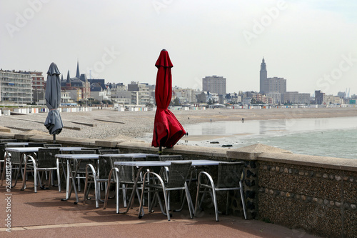 Canvas Print beach cafe with view at le havre