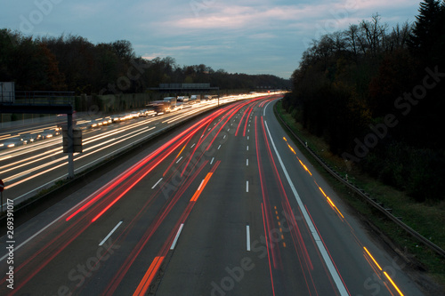 Deutsche Autobahn bei Nacht