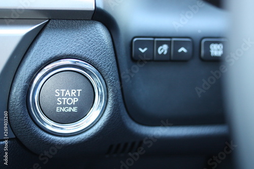 Engine START STOP button © hanjosan