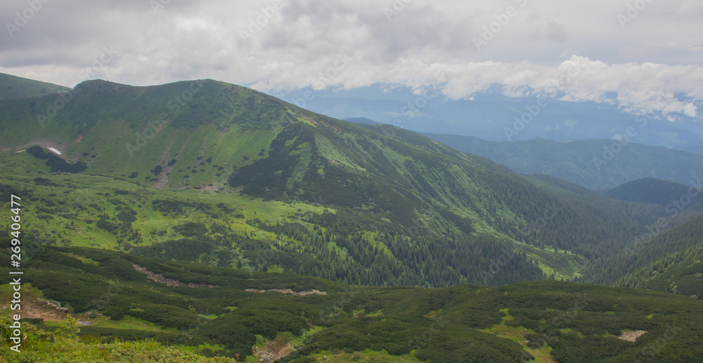 Obraz premium Hiking with a tent through Petros to Hoverla, Lake Nesamovite, Mount Pop Ivan Observatory.