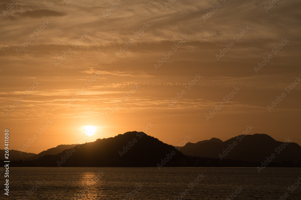 糸島半島に沈む夕日