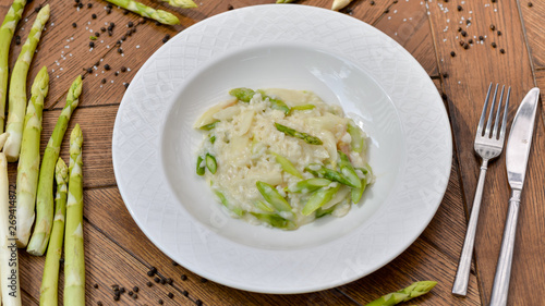 vegan risotto with asparagus