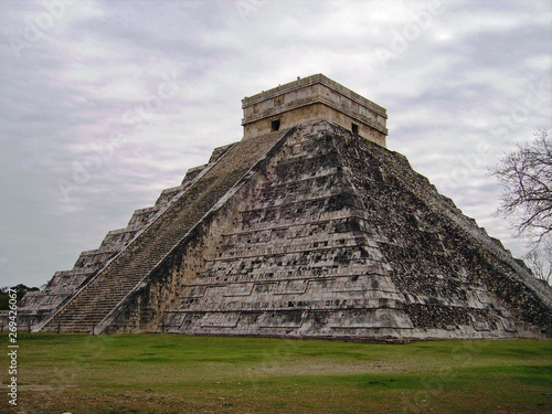 Mexique Etat du Yucatan  pyramide de Chichen Itza