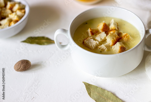 Bild auf Leinwand Cheese cream soup on a white background