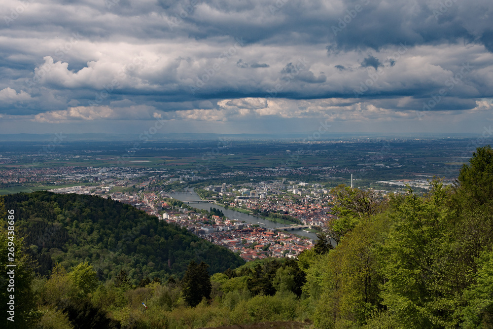 Blick vom Königstuhl über Heidelberg in Baden-Württemberg, Deutschland Blick vom Königstuhl über Heidelberg in Baden-Württemberg, Deutschland