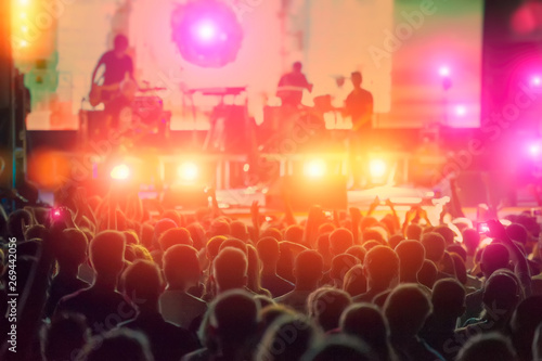 Wallpaper Mural rock musicians and fans during the performance. Torontodigital.ca