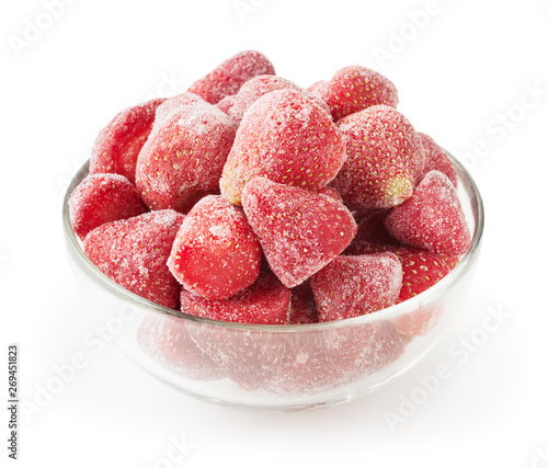 Obraz na płótnie Fzonen strawberries in glass bowl isolated on white background with clipping path w salonie