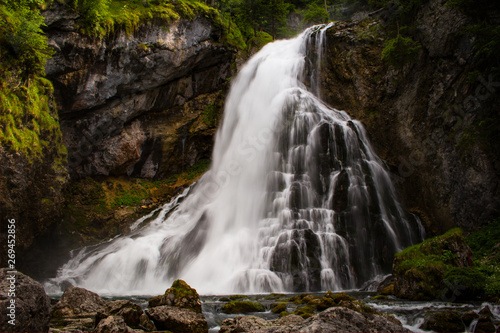 Fototapeta Naklejka Na Ścianę i Meble -  Gollinger Wasserfall