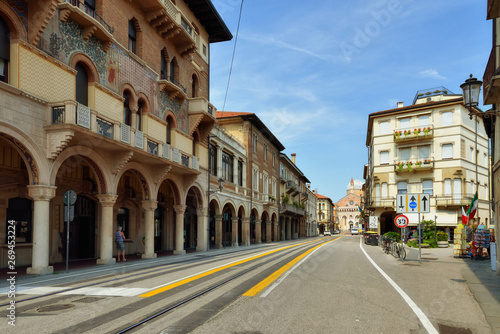 Fototapeta Naklejka Na Ścianę i Meble -  PADUA, ITALY - Town Hall in the center of Padua (Padova) historical town called Palazzo Della Ragione on Piazza Delle Erbe Square, Italy. Sunny day in Padua, Italy