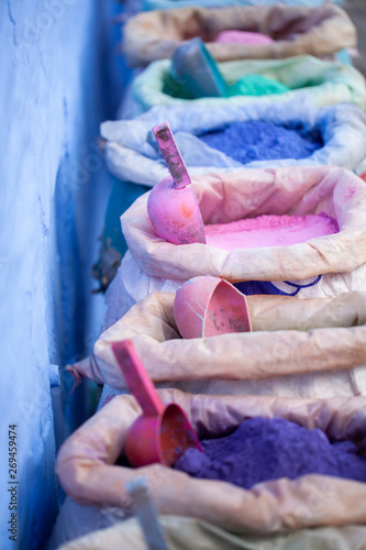 Pigmentos de colores variados en Chauen, Marruecos © Ricardo Ferrando