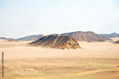 Wüste mit Berglandschaft