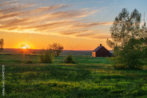 Fototapet sunrise over farm