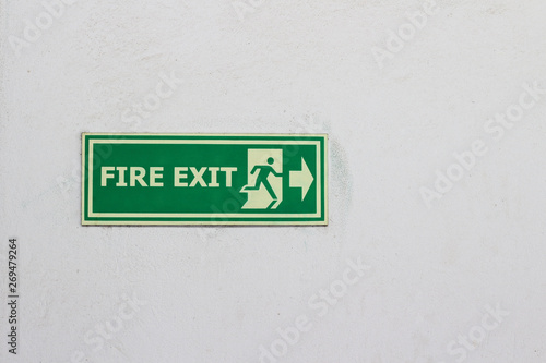 Fire escape sign on wall © naiauss