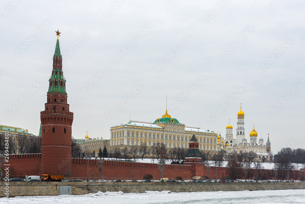 Obraz premium The Moscow Kremlin is a fortified complex at the heart of Moscow overlooking the Moskva River to the south serves as the official residence of the President of the Russian Federation, Moscow, Russia.