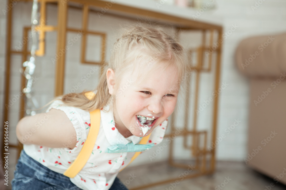 Fototapeta premium happy pretty little girl at birthday party, indoor