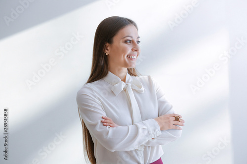Stylish businesswoman on li...