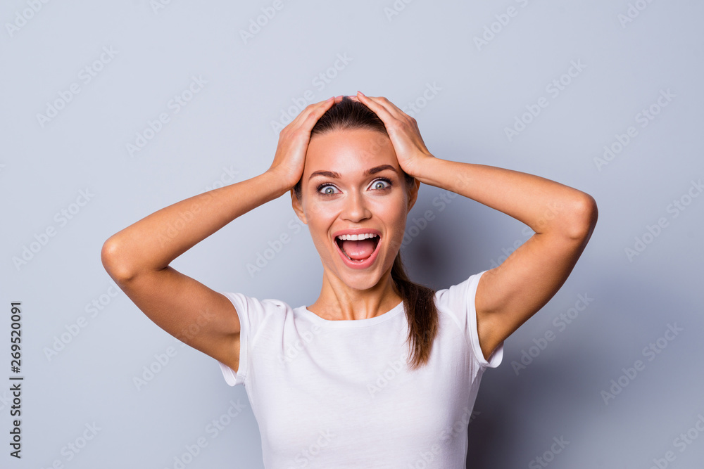 Close up photo beautiful amazing pretty yelling loud she her lady perfect appearance arms raised touch hold head forehead open mouth not believe eyes wear casual white t-shirt isolated grey background Close up photo beautiful amazing pretty yelling loud she her lady perfect appearance arms raised touch hold head forehead open mouth not believe eyes wear casual white t-shirt isolated grey background