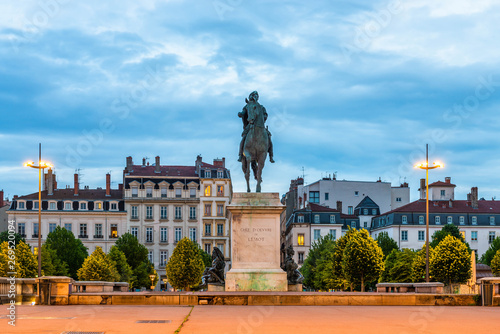 Statue de Louis XIV sur la place Bellecour à Lyon dans le Rhône, France
