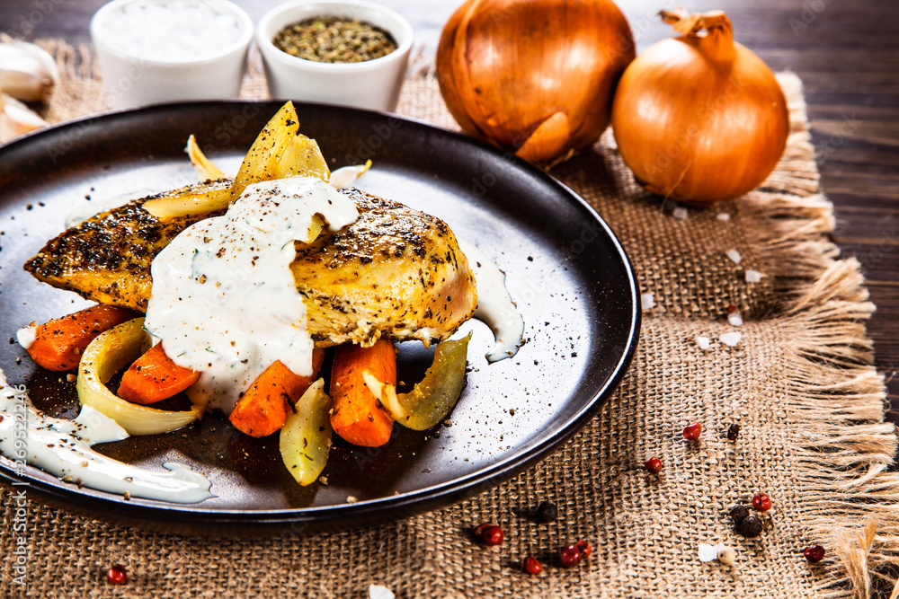 Grilled chicken fillet and vegetables