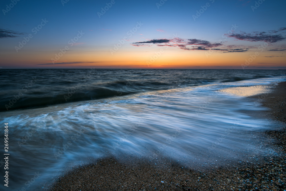 Obraz premium sunset view of the sea. long exposure, waves fuzzy