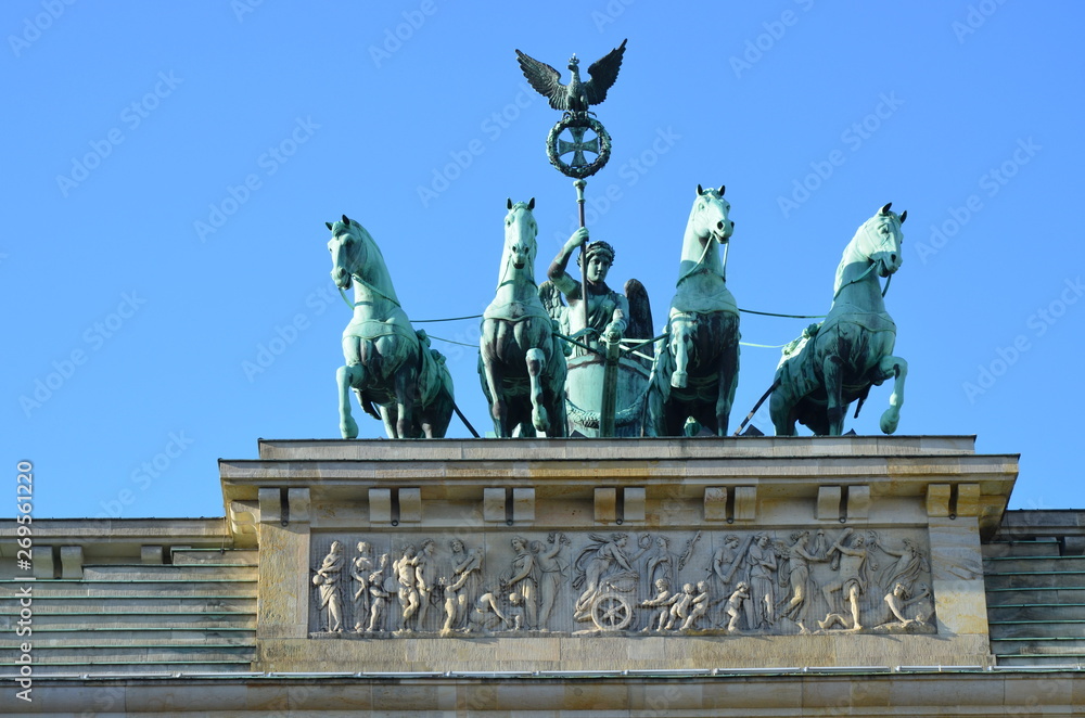 Fototapeta premium Brandenburg Gate at sunrise, Berlin, Germany