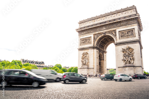 Traffic under the Triumph Arch
