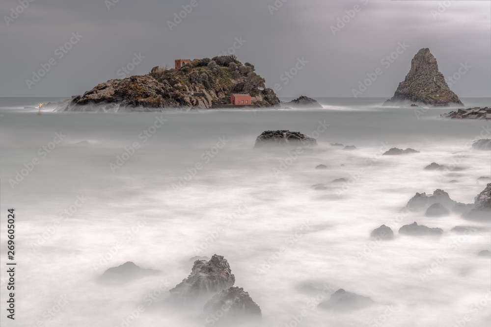 Obraz premium mareggiata su isolotti