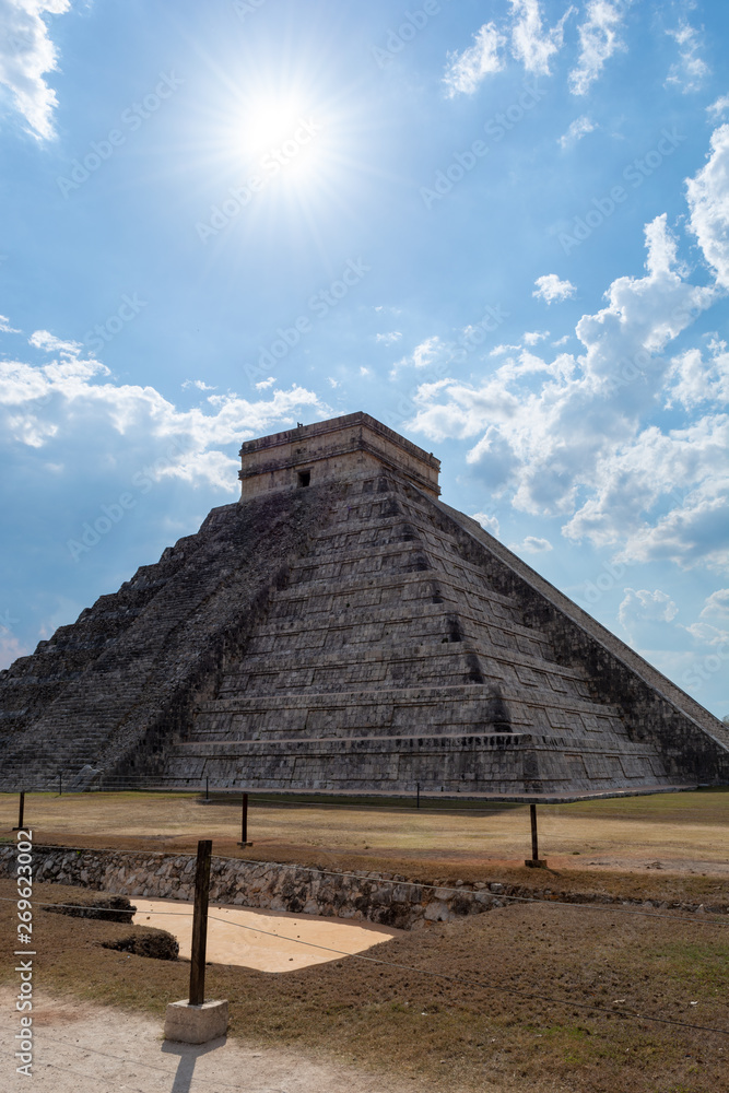 Mayan pyramid of Kukulcan in Chichen Itza, Mexico Mayan pyramid of Kukulcan in Chichen Itza, Mexico