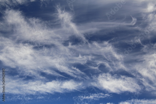 Fine formations of high cirrus spissatus clouds 