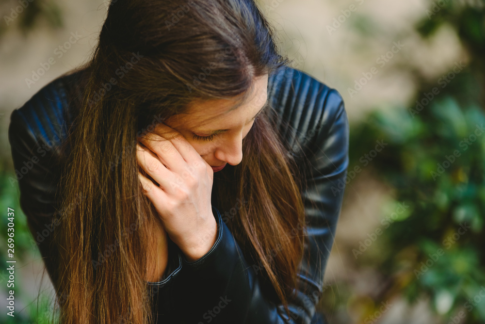 Woman victim of a couple's argument, sitting alone thinking about breaking their relationship for fear of suffering abuse Woman victim of a couple's argument, sitting alone thinking about breaking their relationship for fear of suffering abuse
