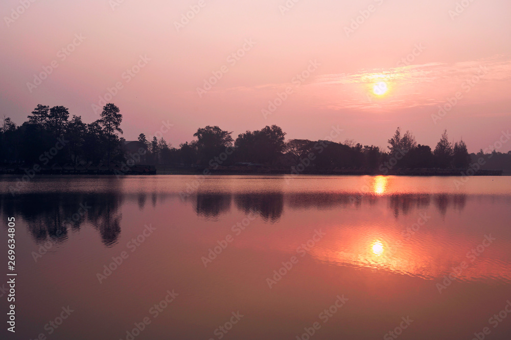 Naklejka premium sunset over the lake