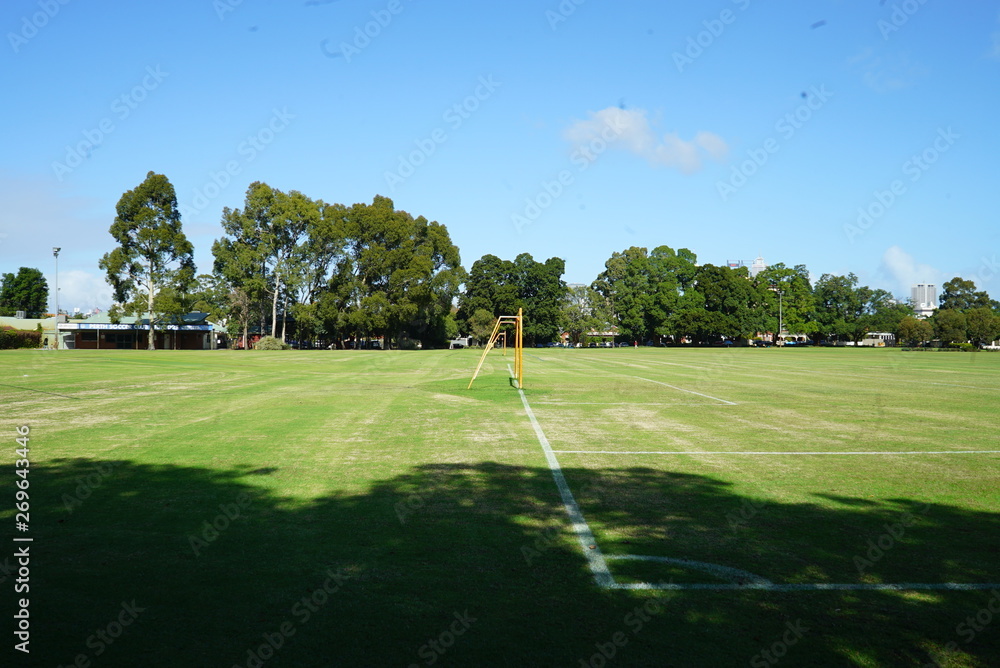 Obraz premium an empty green park with a soccer field