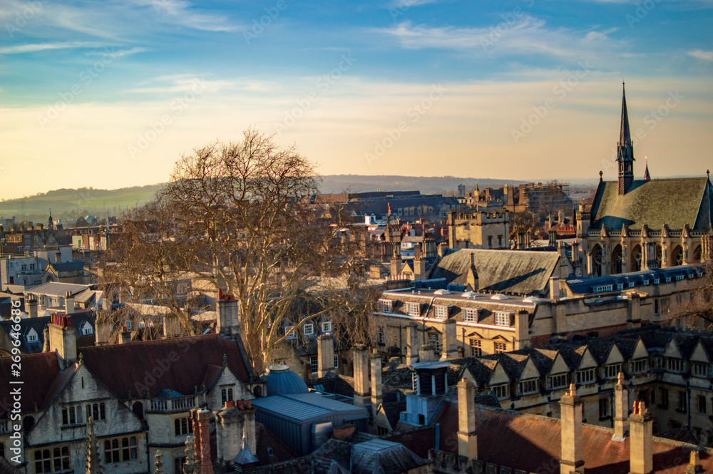 Naklejka premium Oxford town with green trees