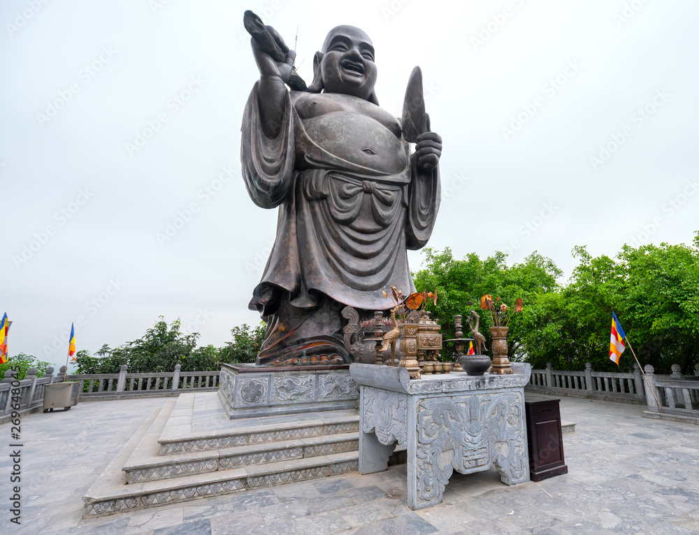 Obraz premium Bronze Maitreya Buddha statue in Bai Dinh temple complex one of the biggiest and largest temple Southeast Asia in Ninh Binh, Vietnam.