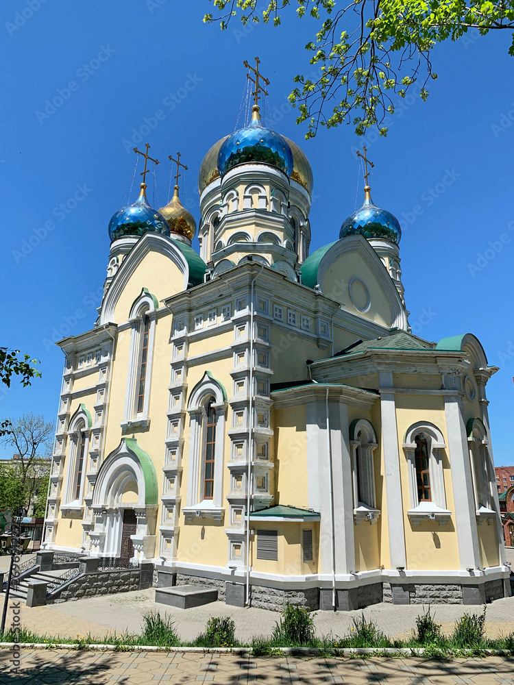 The Church of Pokrova Presvyatoy bogoroditsi ( Pokrovsky) in Vladivostok in summer