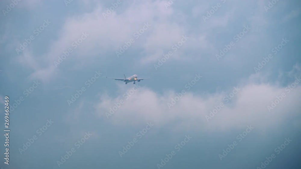 Widebody aircraft approaching Widebody aircraft approaching