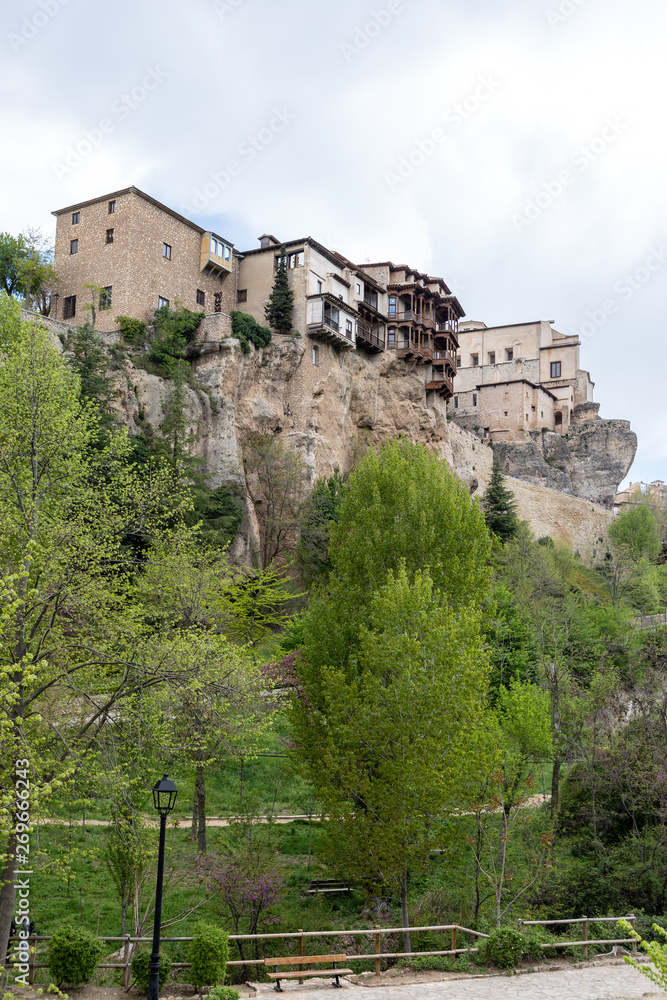 Panoramic views of the historic center of Cuena and its hanging houses
